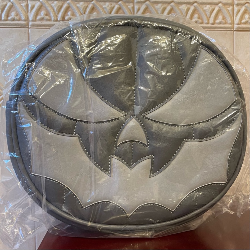 NEW LOVE PAIN & STITCHES HANDCRAFTED GRAY BAT MOUTH PUMPKIN BAG Purse Crossbody